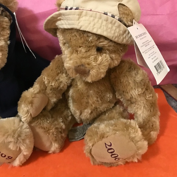 Two Burberry teddy bears year 2006 2009 - Picture 5 of 16